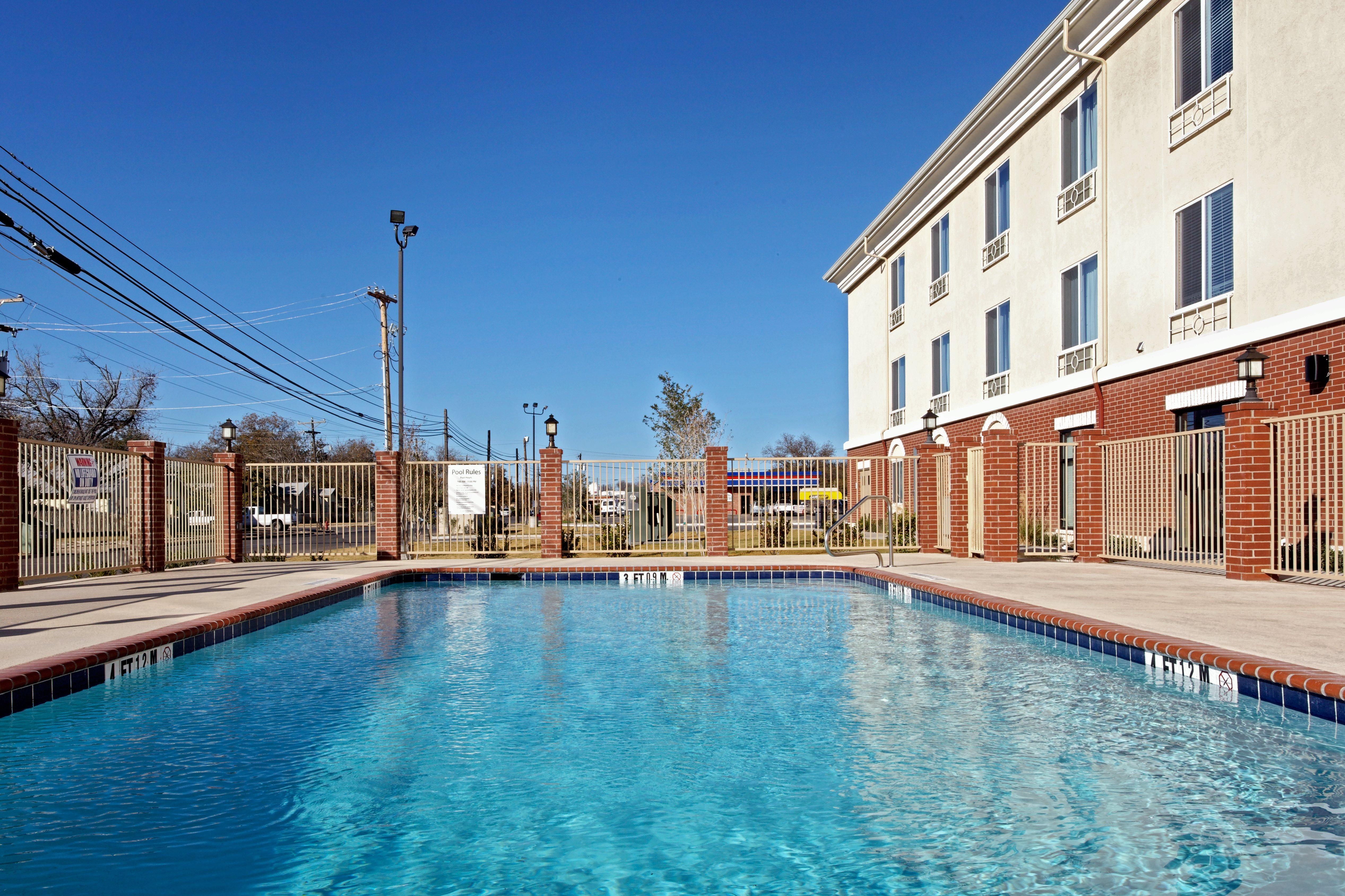 Holiday Inn Express & Suites Ozona By Ihg Exterior photo