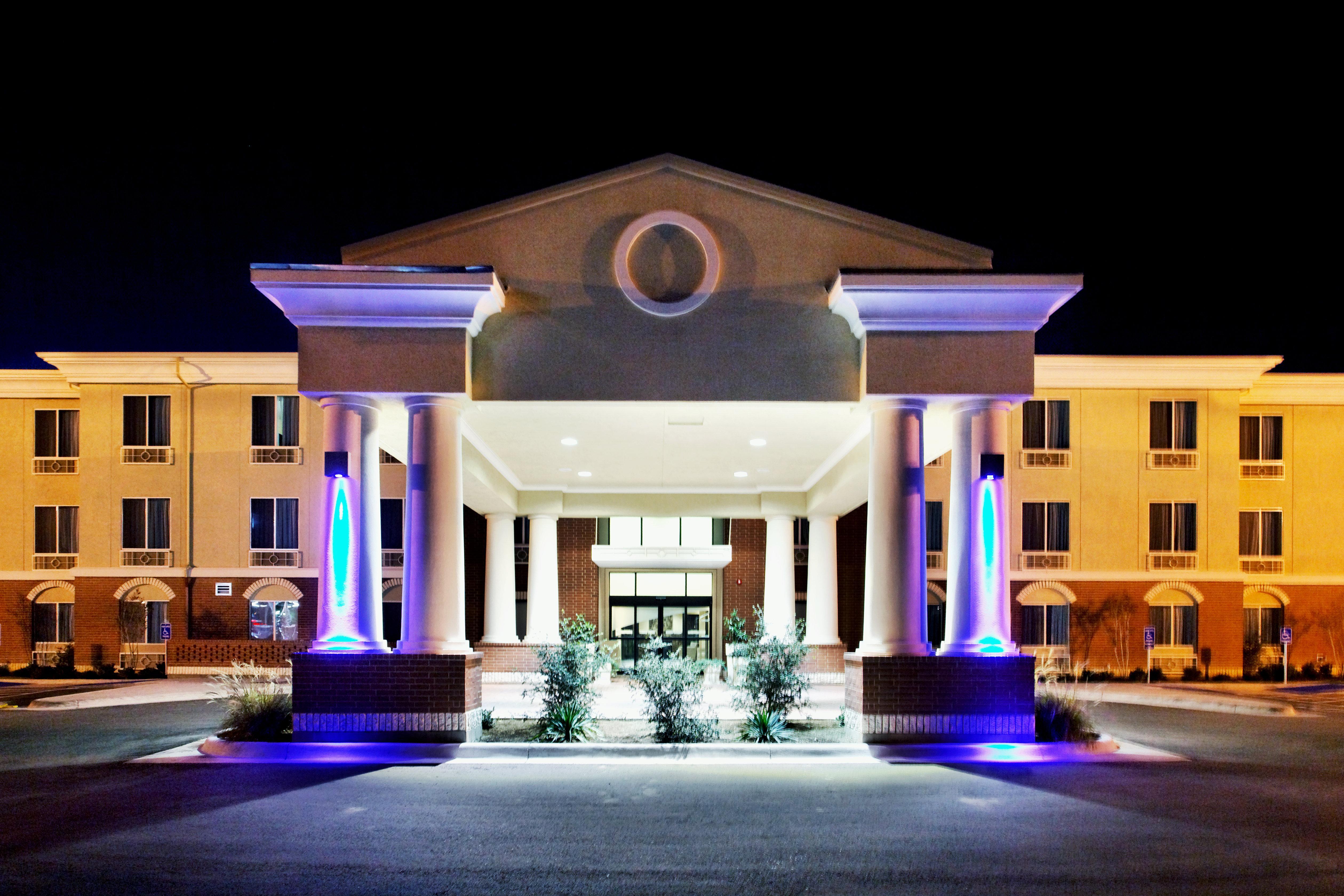 Holiday Inn Express & Suites Ozona By Ihg Exterior photo